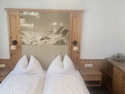 Doppelbett der Ferienwohnung Idaple im Haus Wintertraum in Ischgl