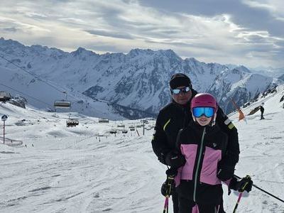 Schnee, Pisten und Skispass in Ischgl